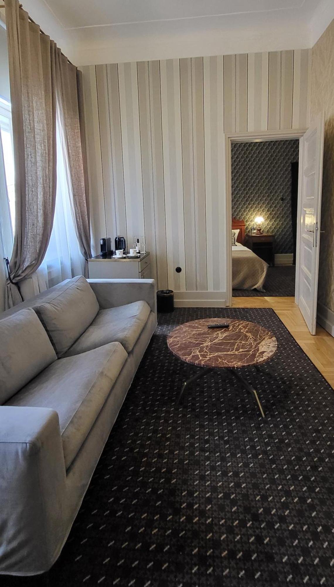 H15 Francuski Hotel